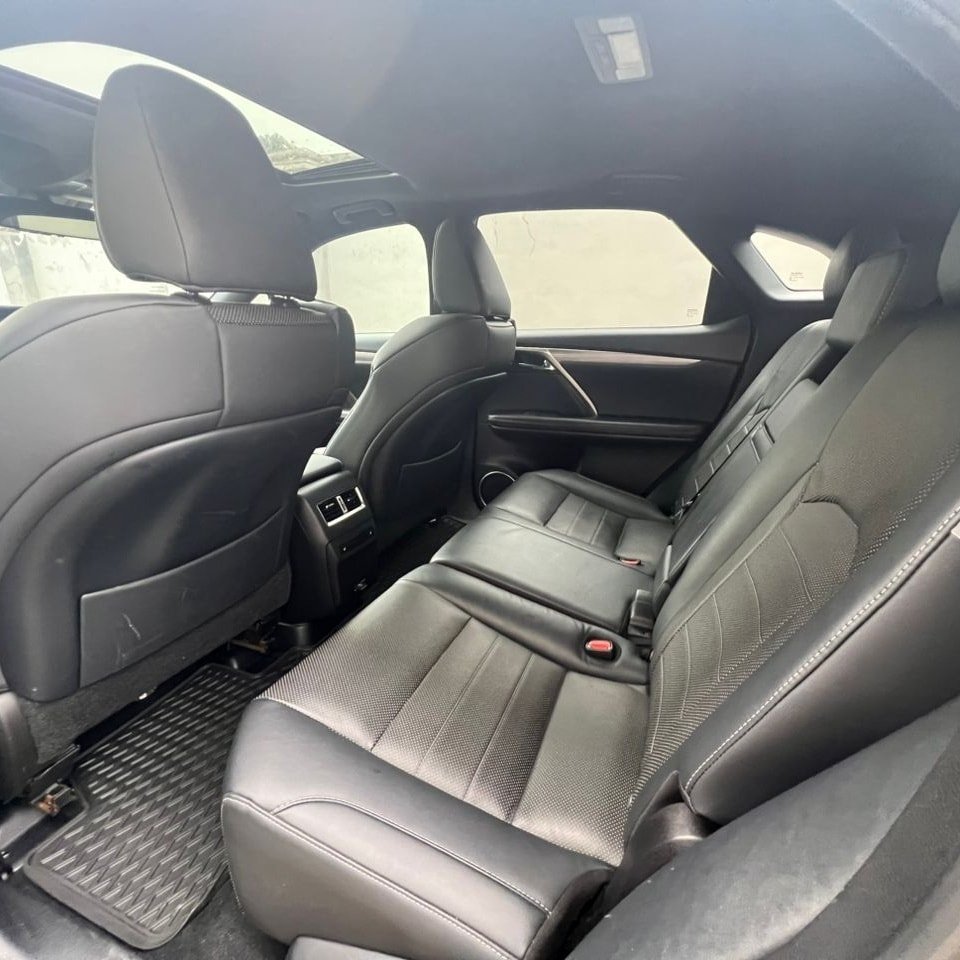 2020 Lexus RX350 — Front seats