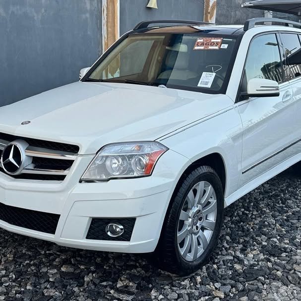 2011 Mercedes-Benz GLK350 — Rear 3/4