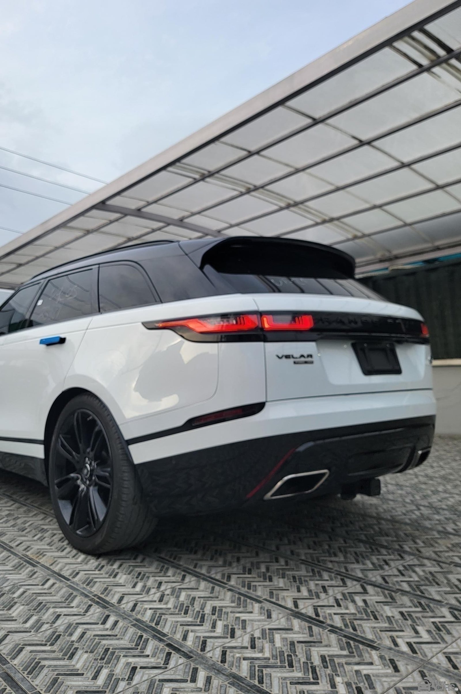 2019 Land Rover Range Rover — Front seats