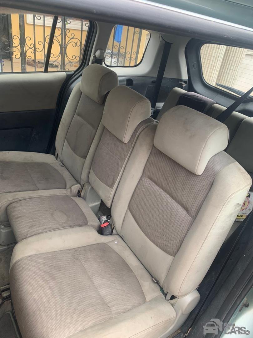 Mazda 5 Manual — Rear 3/4