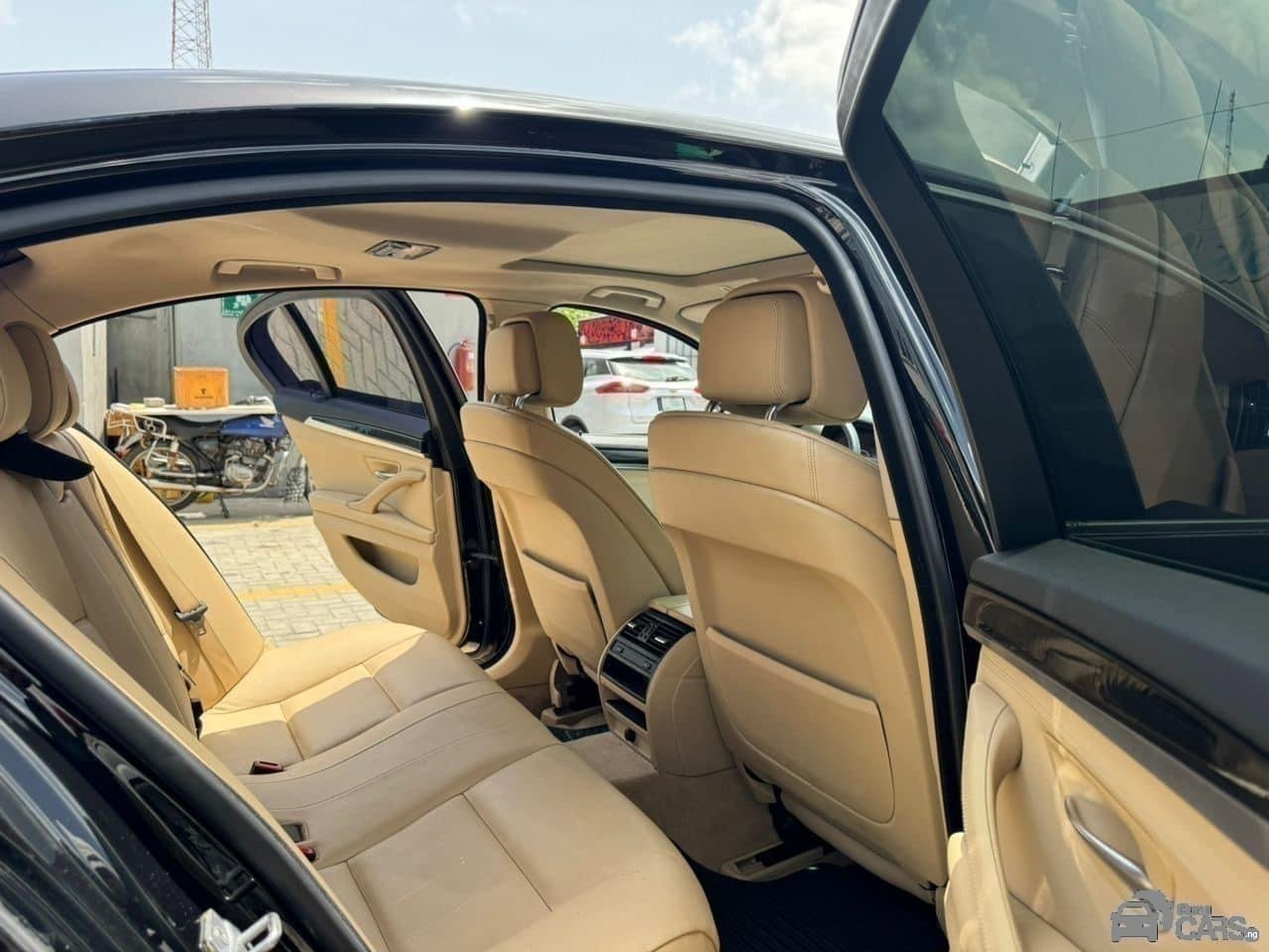 2013 BMW ARRIVAL 535i — Dashboard