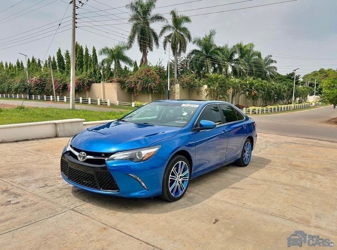 2016 Toyota CAMRY SE