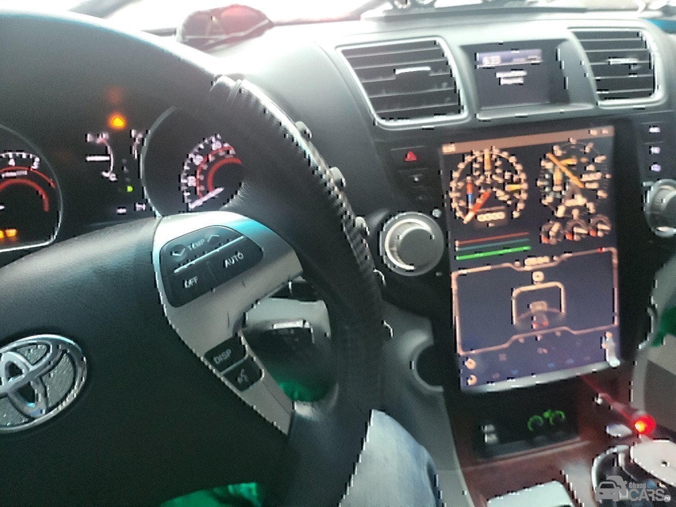 Toyota highlander car — Side profile