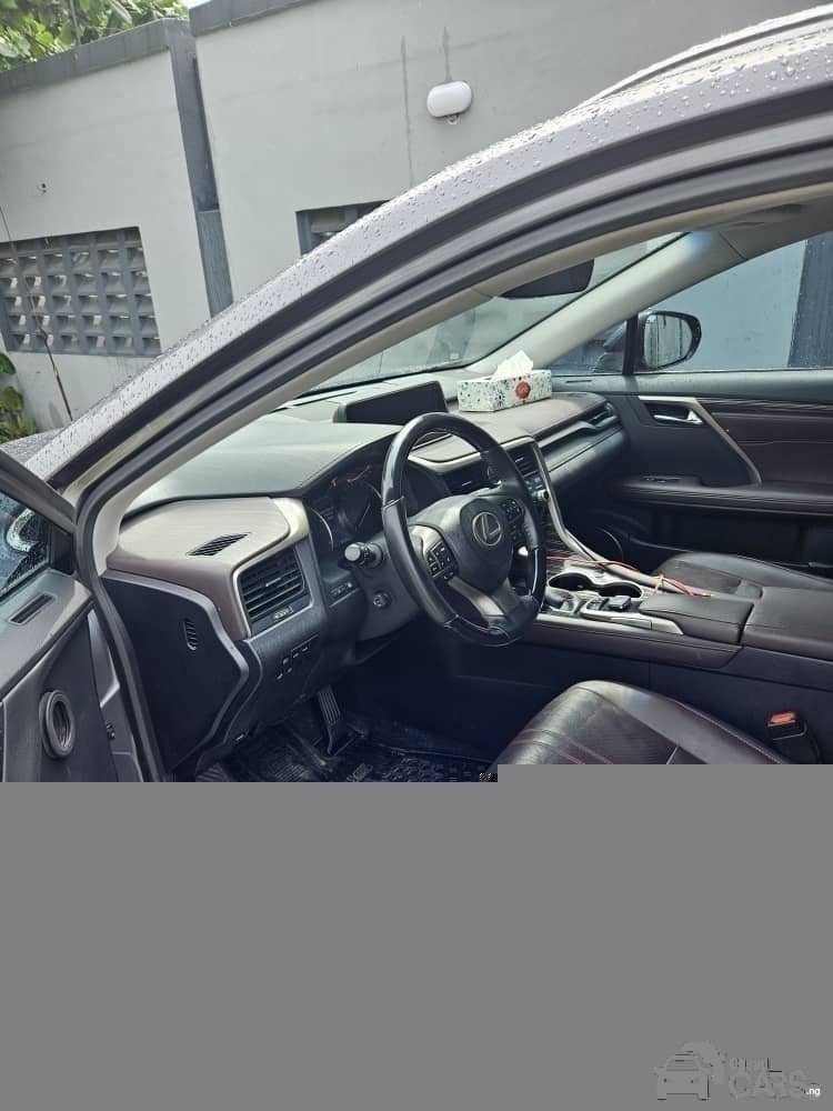 Lexus Mr Chinaka — Front seats