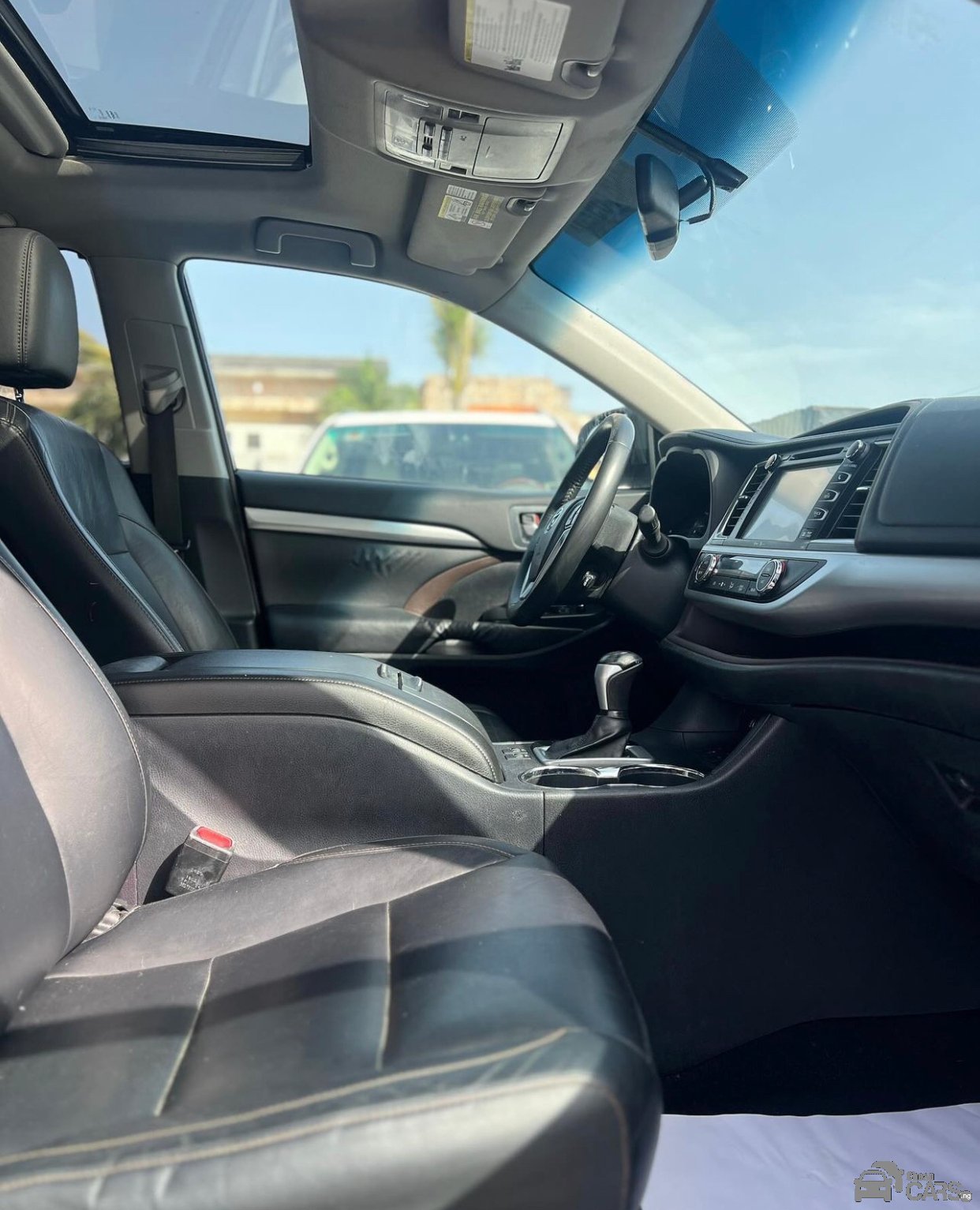 2014 Toyota HIGHLANDER XLE — Side profile