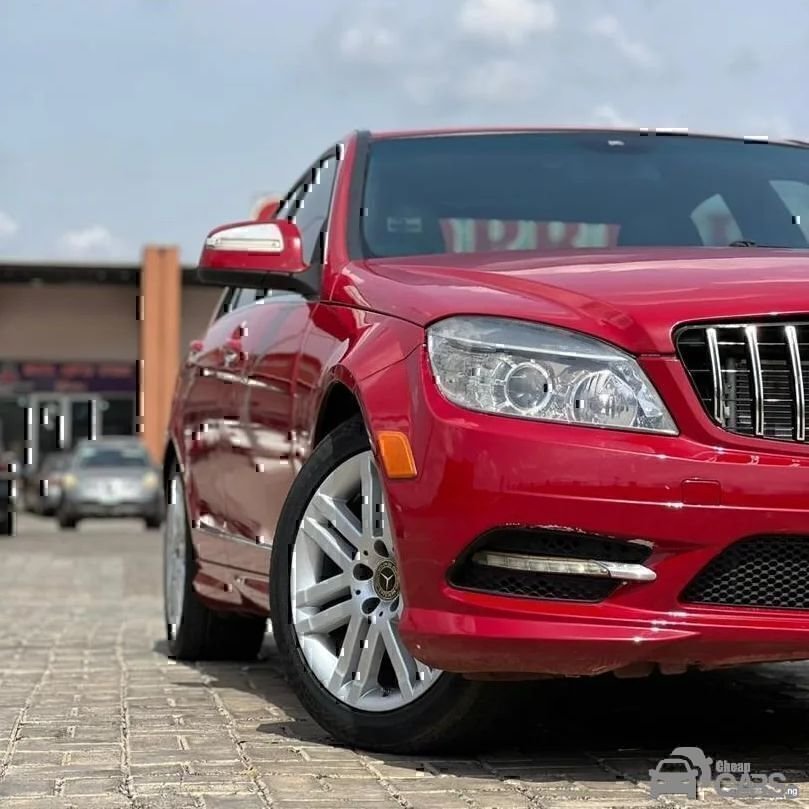 2009 Mercedes-Benz C300 — Front seats