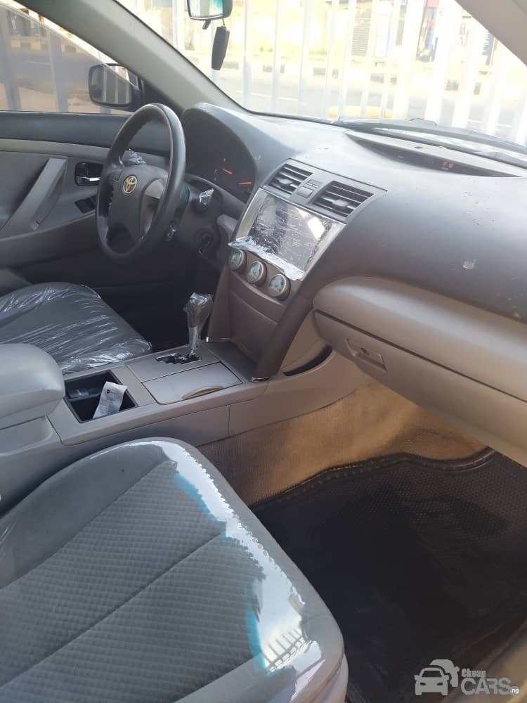 Toyota Camry — Side profile