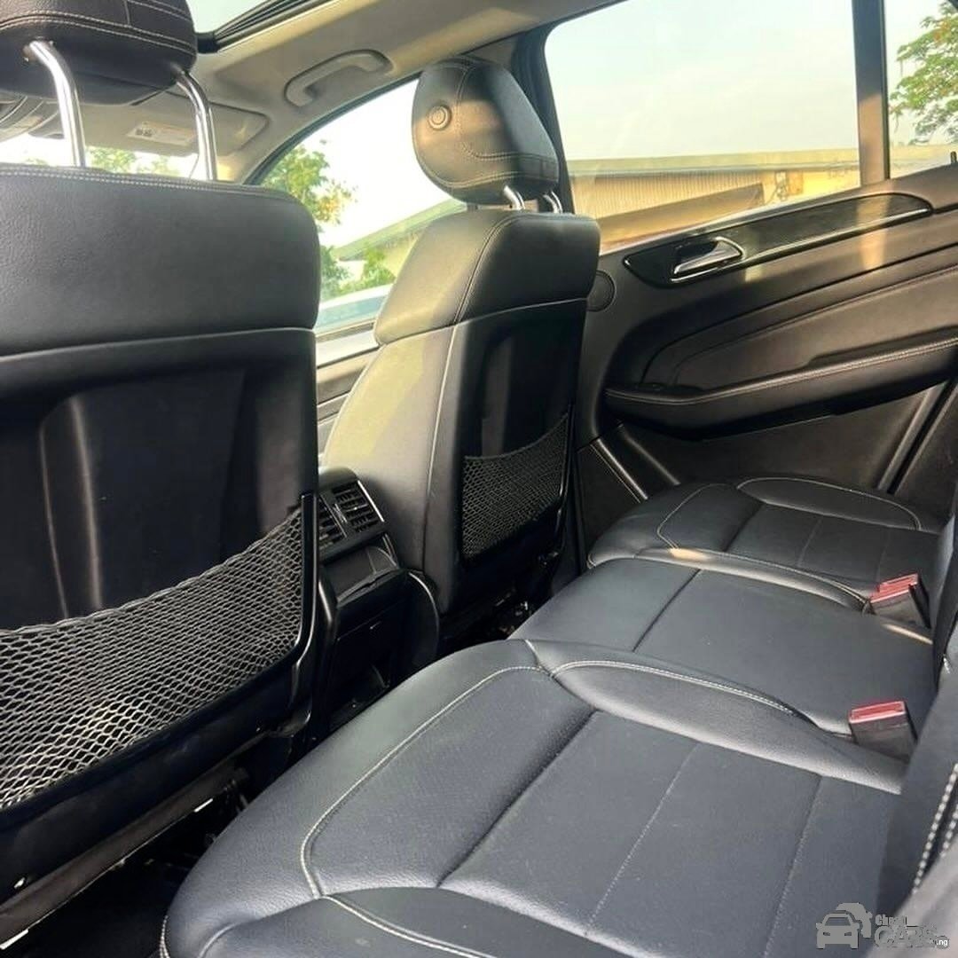 2015 Mercedes-Benz MERCEDES BENZ — Side profile