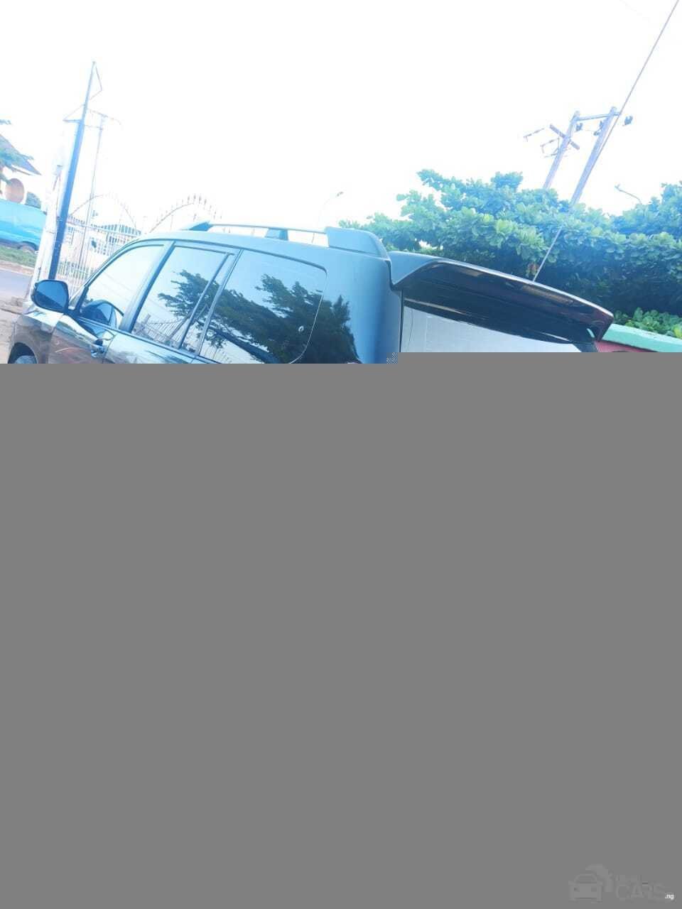 2009 Toyota Neatly LandCruiser — Front seats