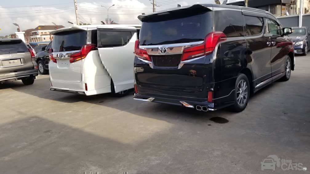2022 Toyota Alphard With — Front seats