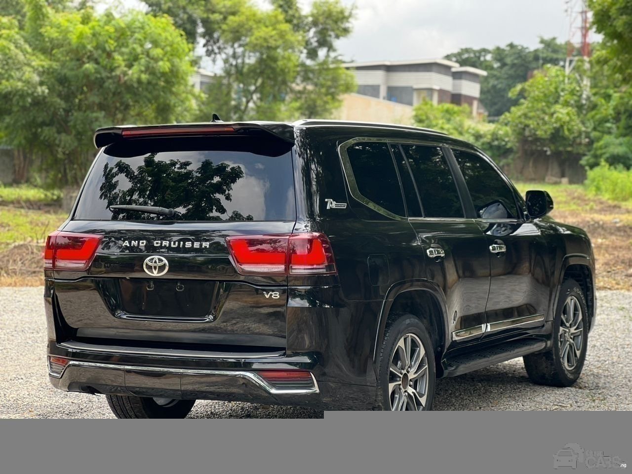 2023 Toyota UPGRADED LAND — Front seats