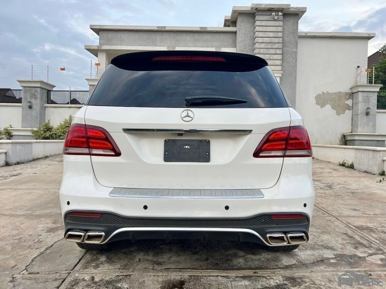 2015 Mercedes-Benz ML350 UPGRADED — Front seats