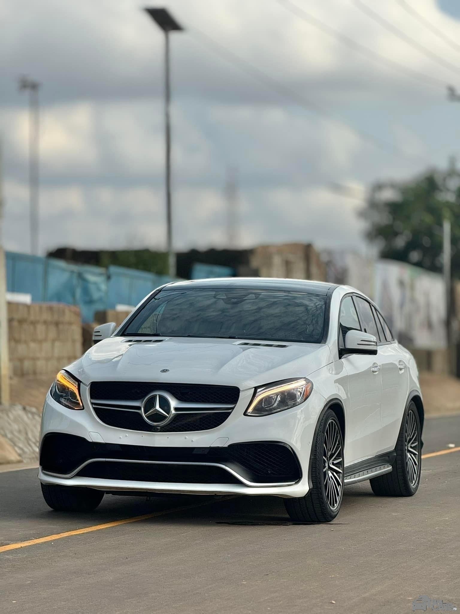2019 Mercedes-Benz MERCEDES BENZ
