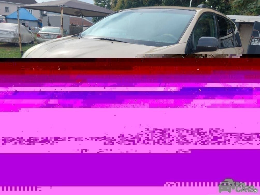 2005 Toyota Sienna XLE — Rear 3/4