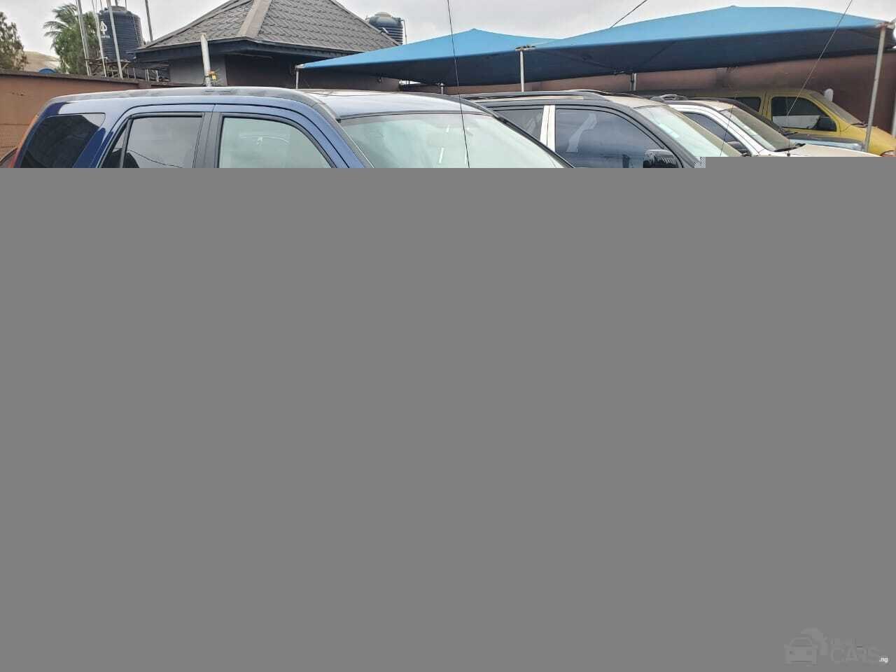 2005 Honda CRV model — Side profile