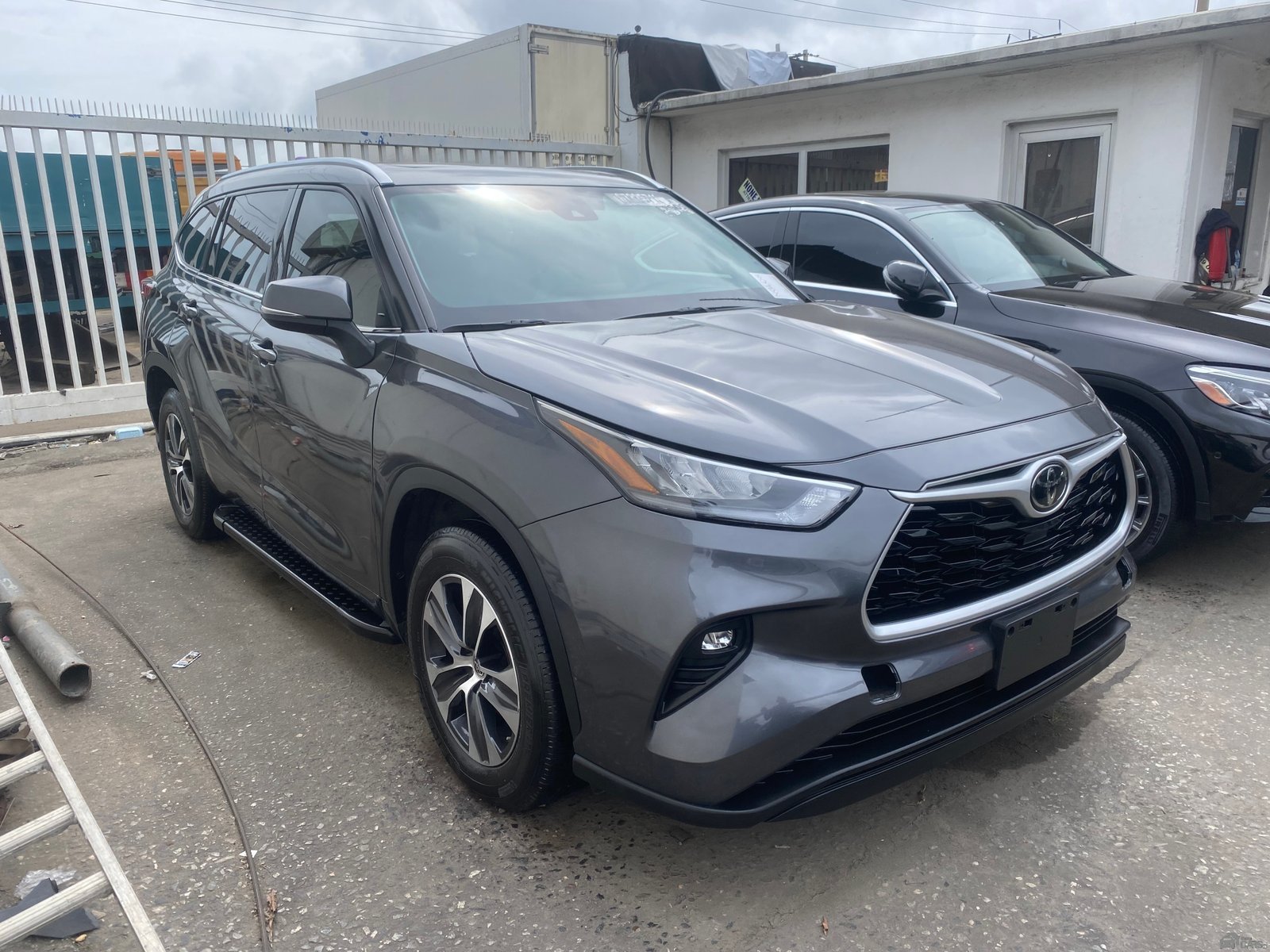 2021 Toyota highlander — Side profile