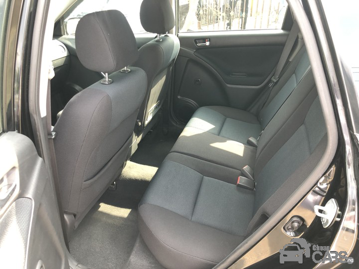 Toyota matrix — Side profile