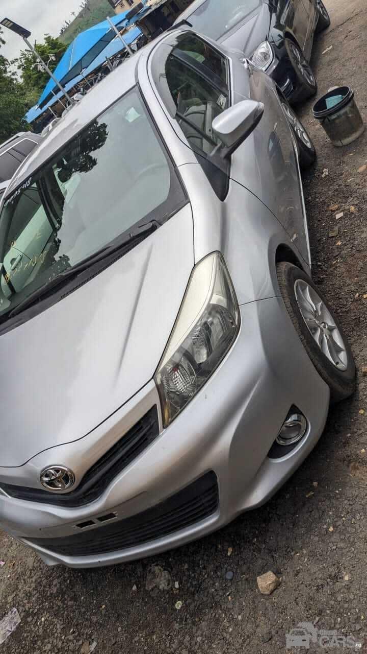 2014 Toyota Yaris — Side profile