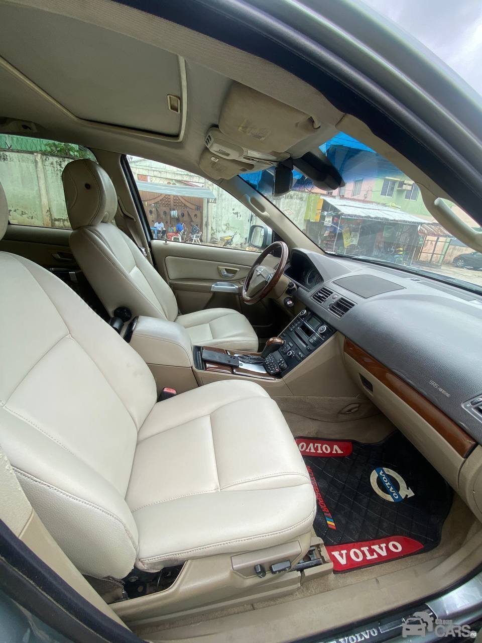 Volvo XC90 — Dashboard