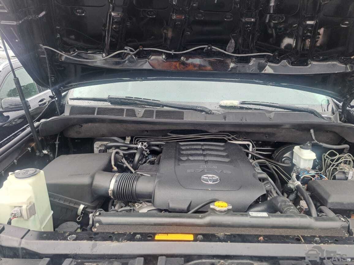 2015 Toyota Sequoia Model — Front seats