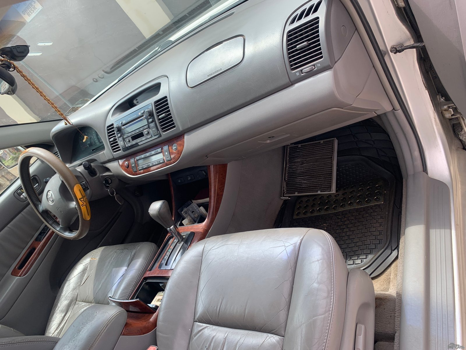 2003 Toyota Camry xle — Side profile