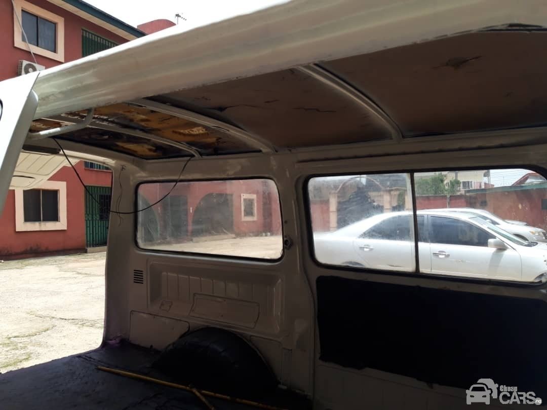 Toyota A bus — Front seats
