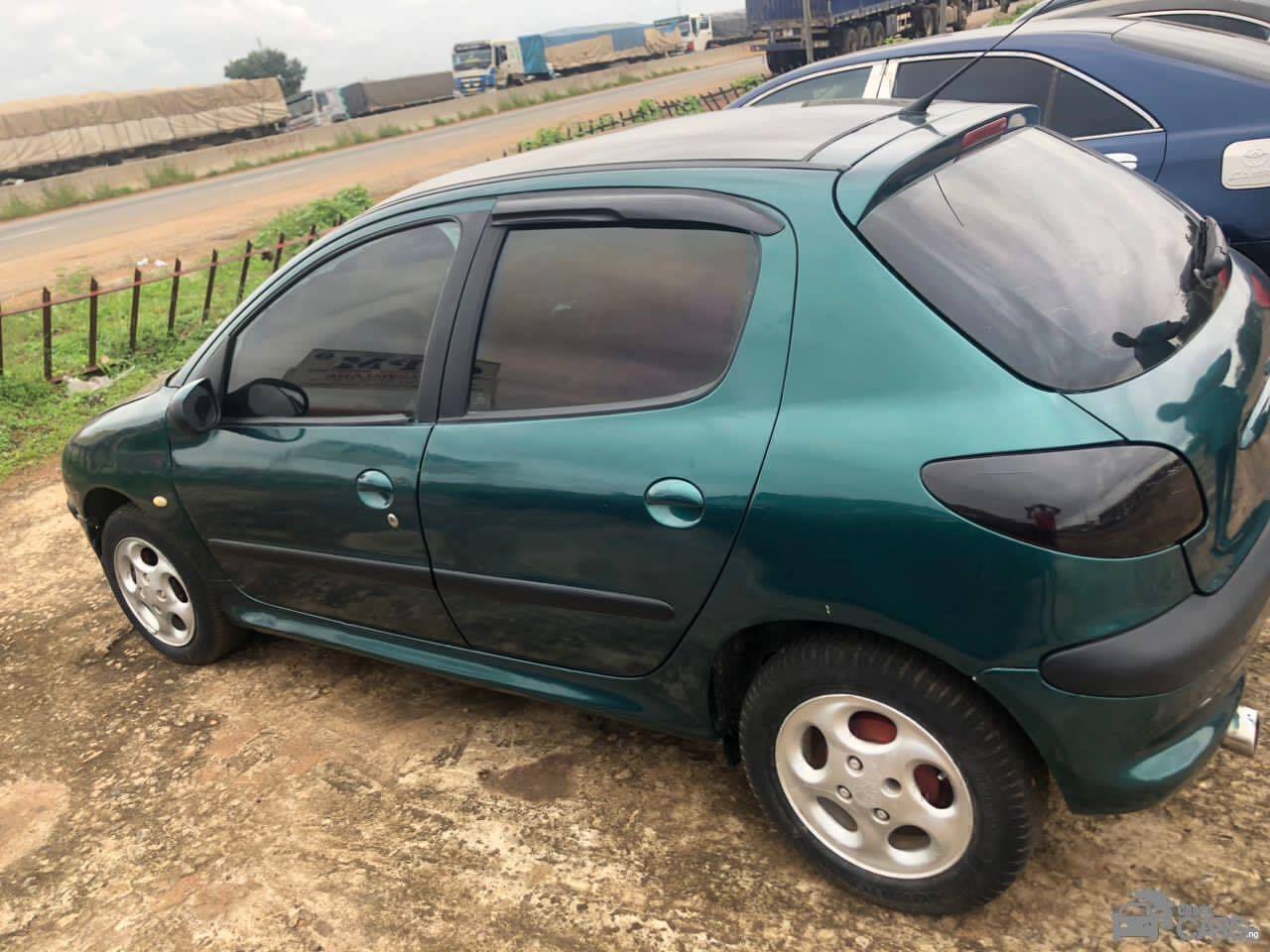 2008 Peugeot 206 Model — Front seats