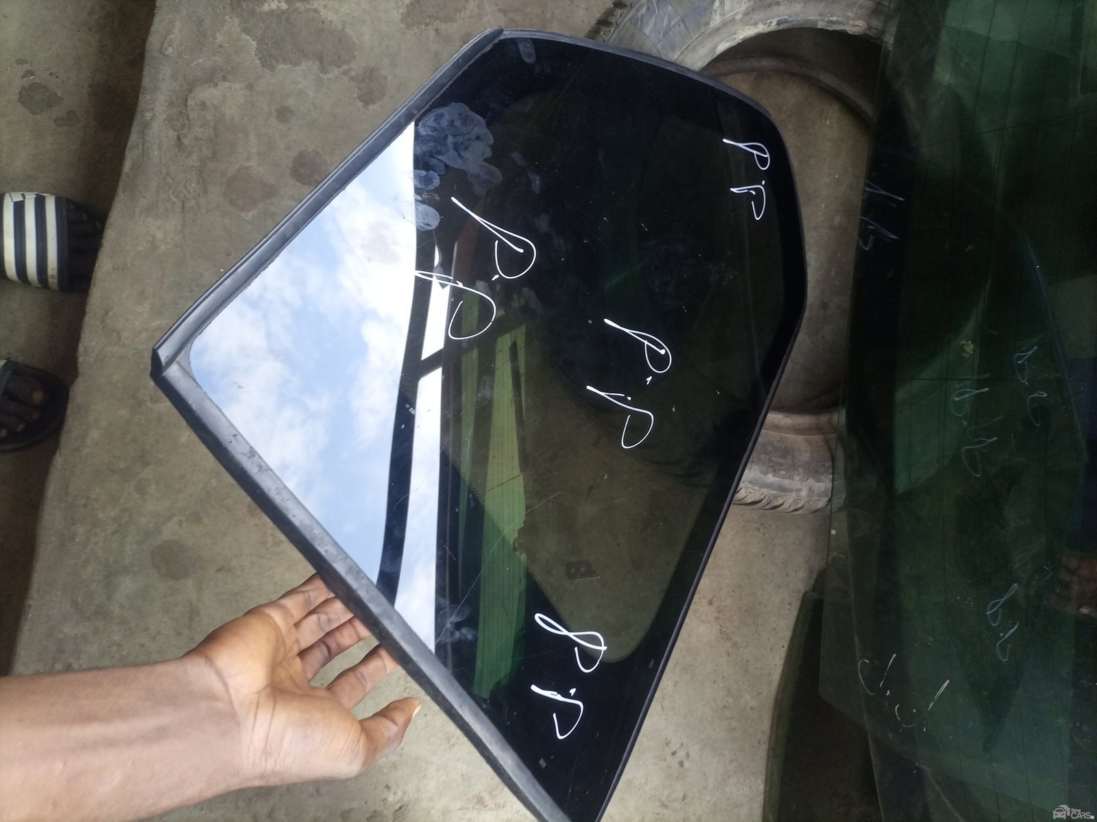 Body & Interior Parts Automobile Glasses — Dashboard