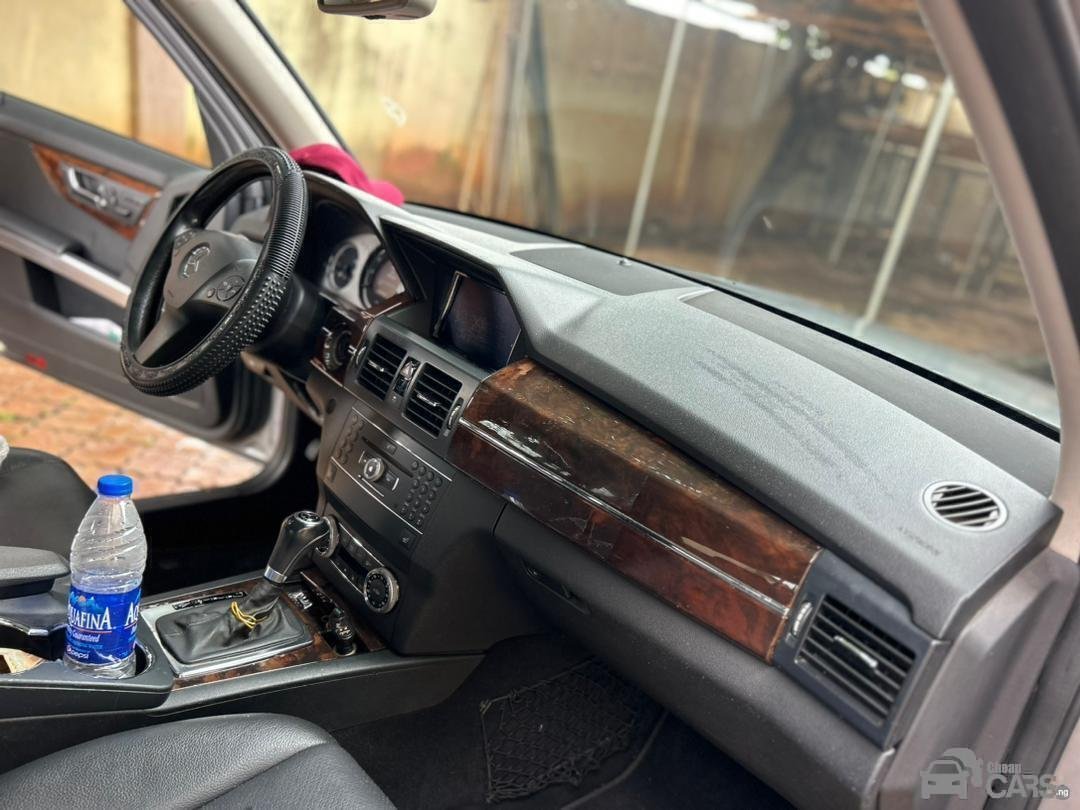 Mercedes-Benz Mercedes Benz — Rear seats