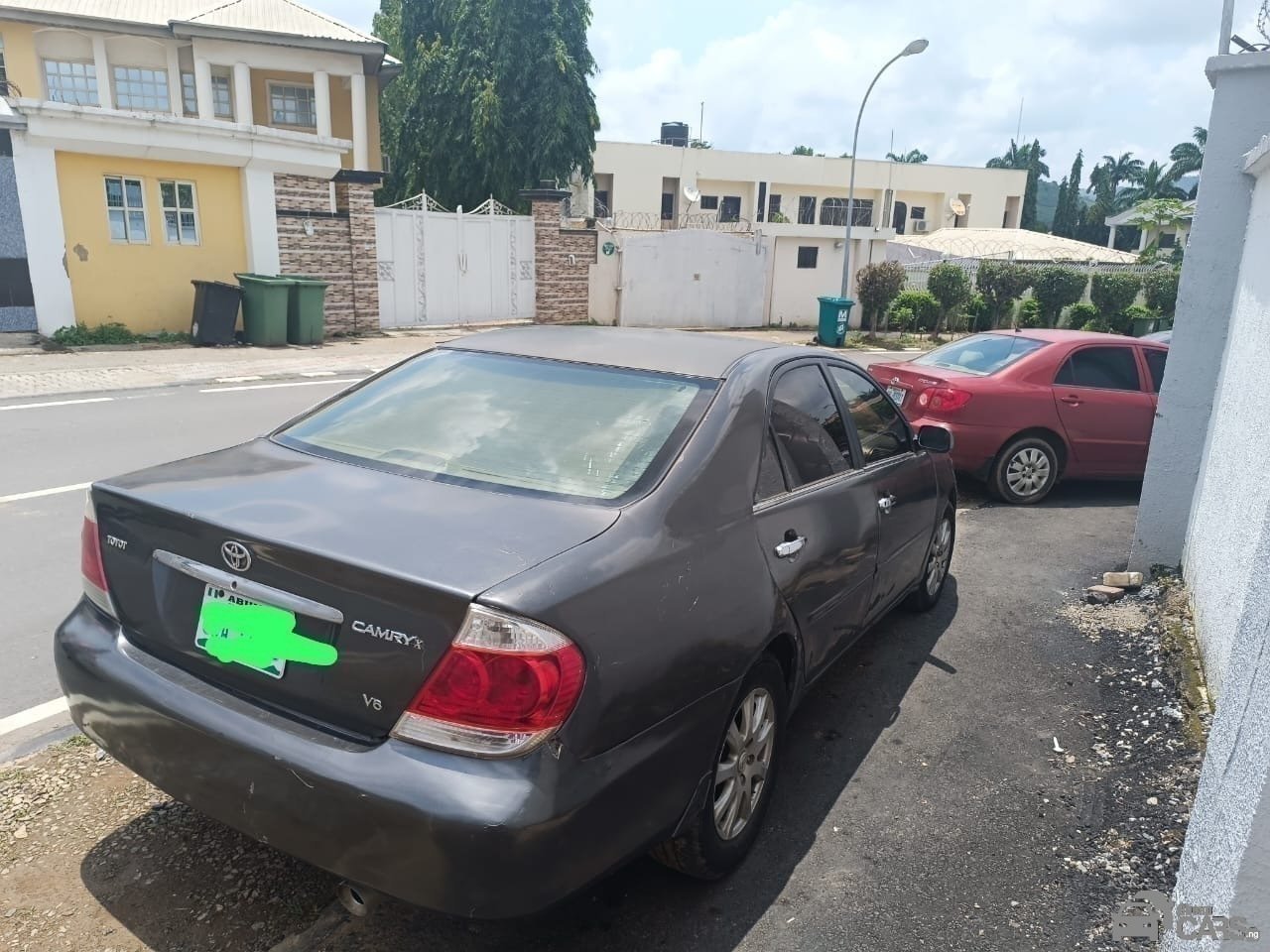 Toyota Car - — Rear 3/4