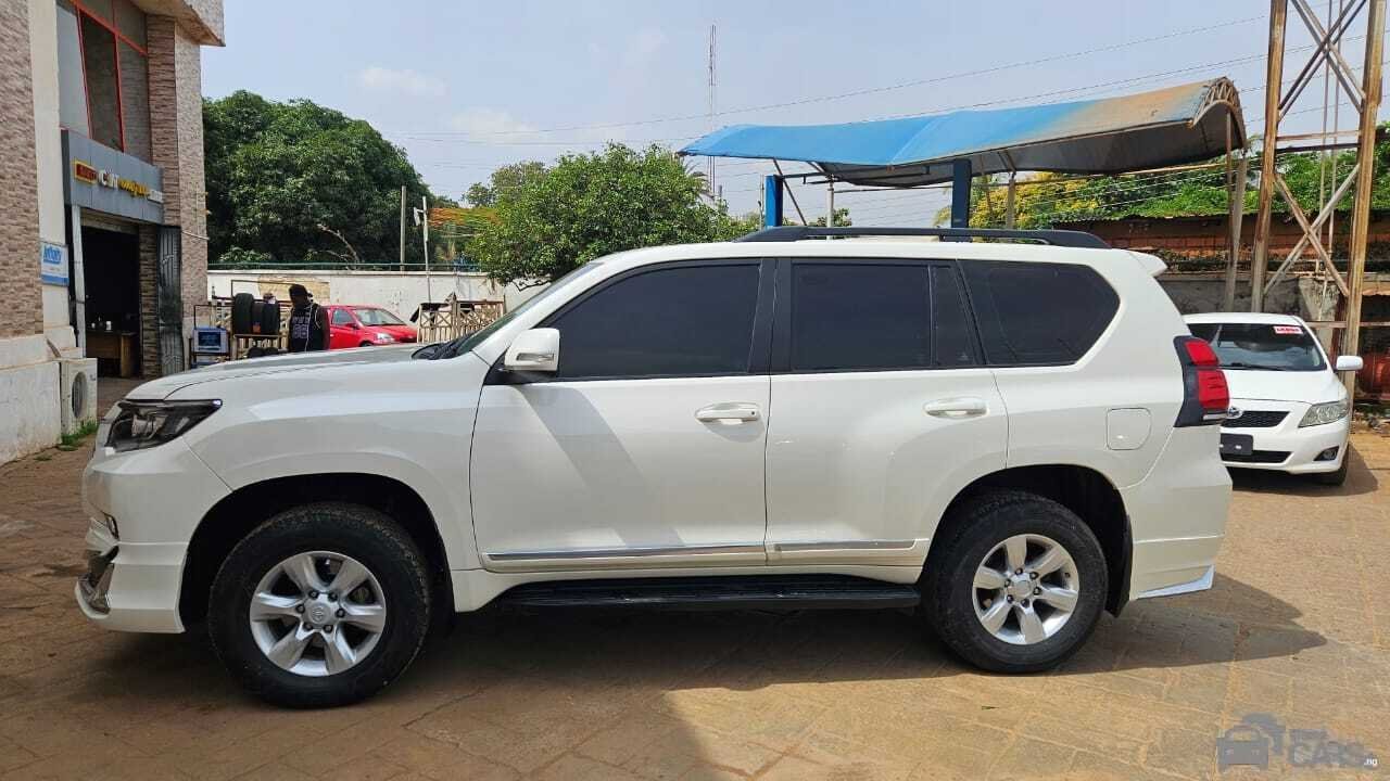 Toyota LANDCRUISER PRADO