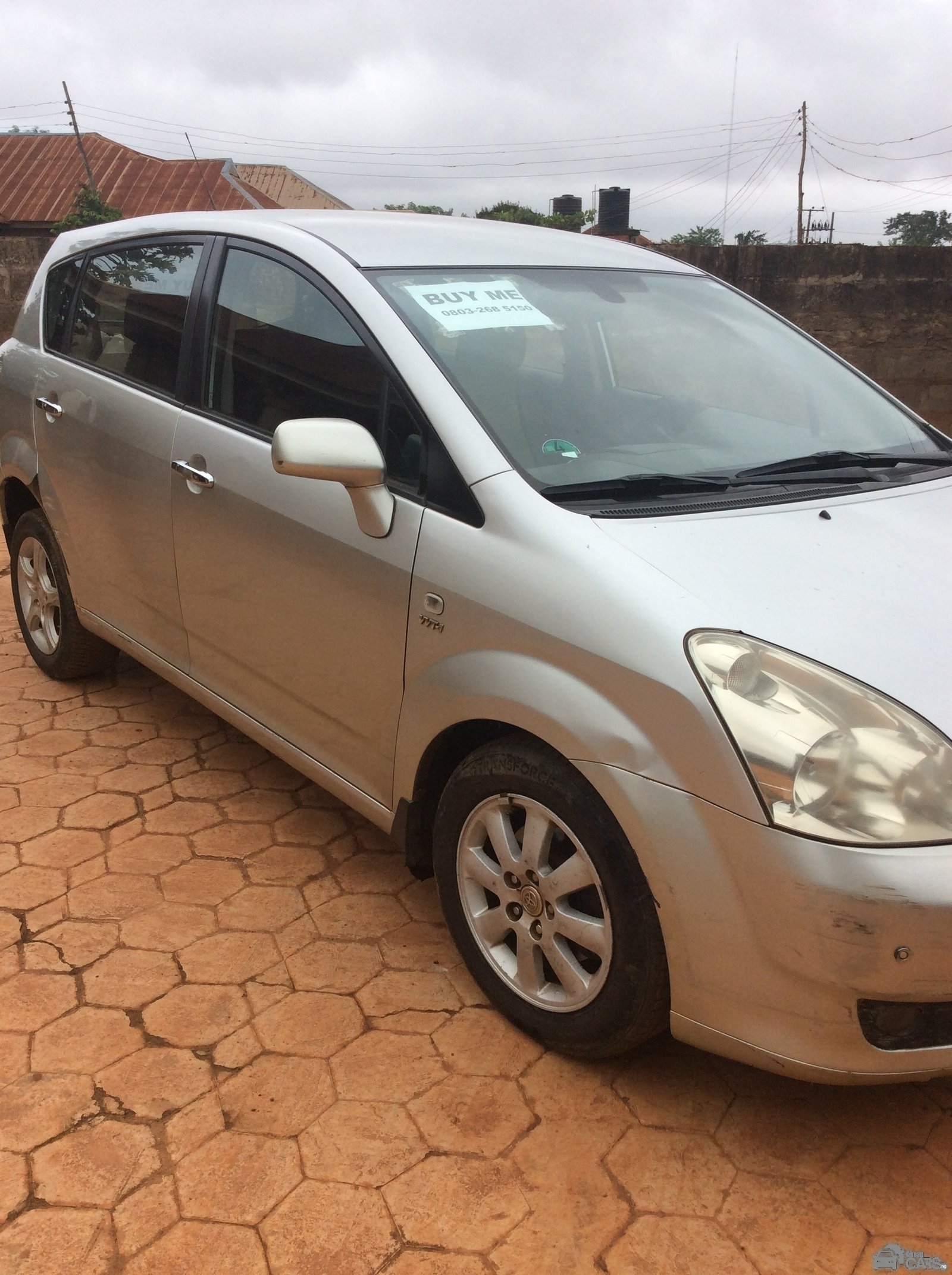 Toyota Corolla Verso — Side profile