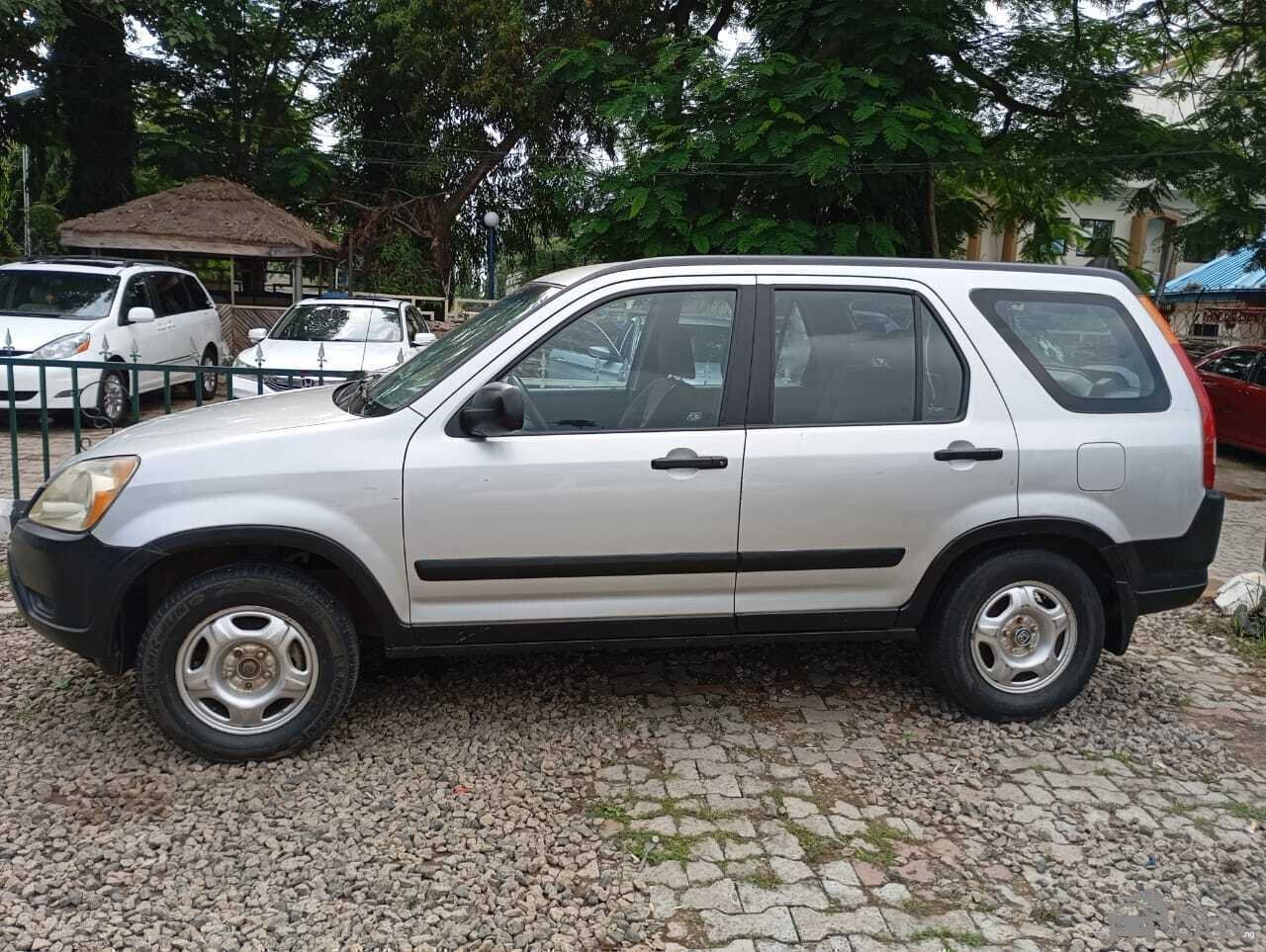 2005 Honda CRV — Side profile