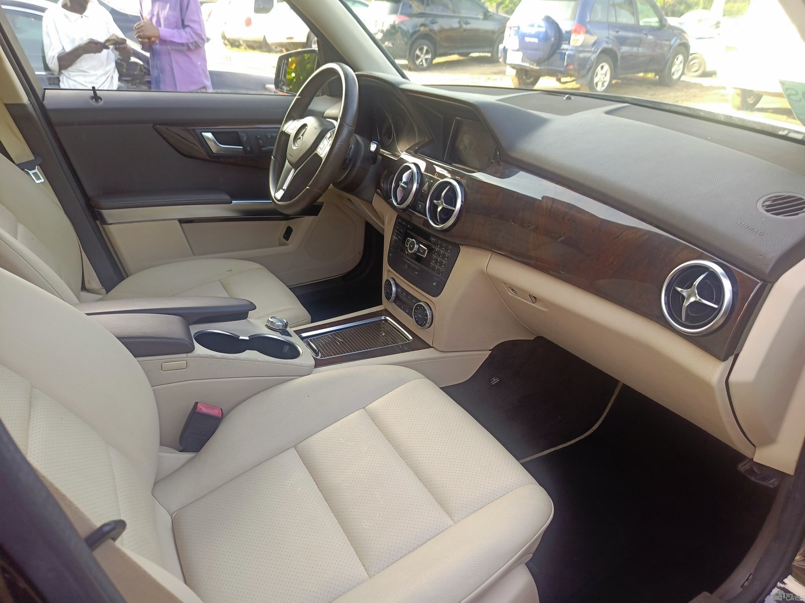 Mercedes-Benz M BENZ — Side profile