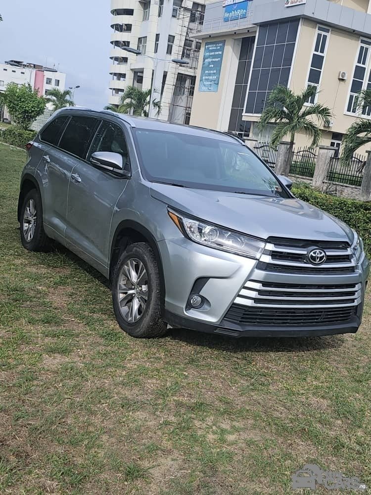 Toyota I m — Side profile