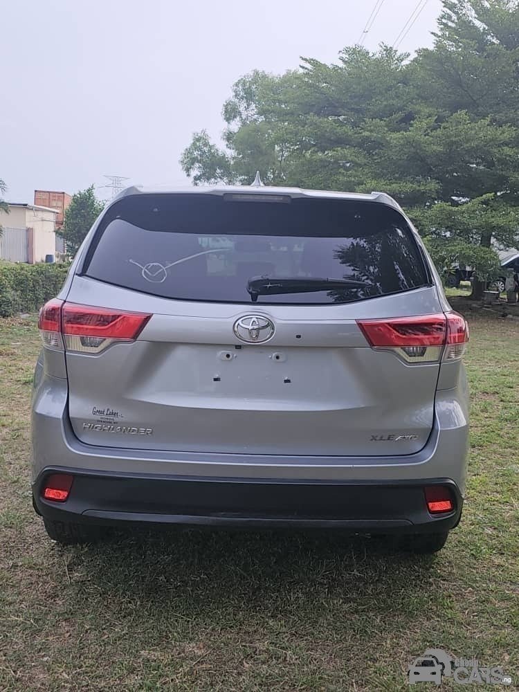 Toyota I m — Rear 3/4