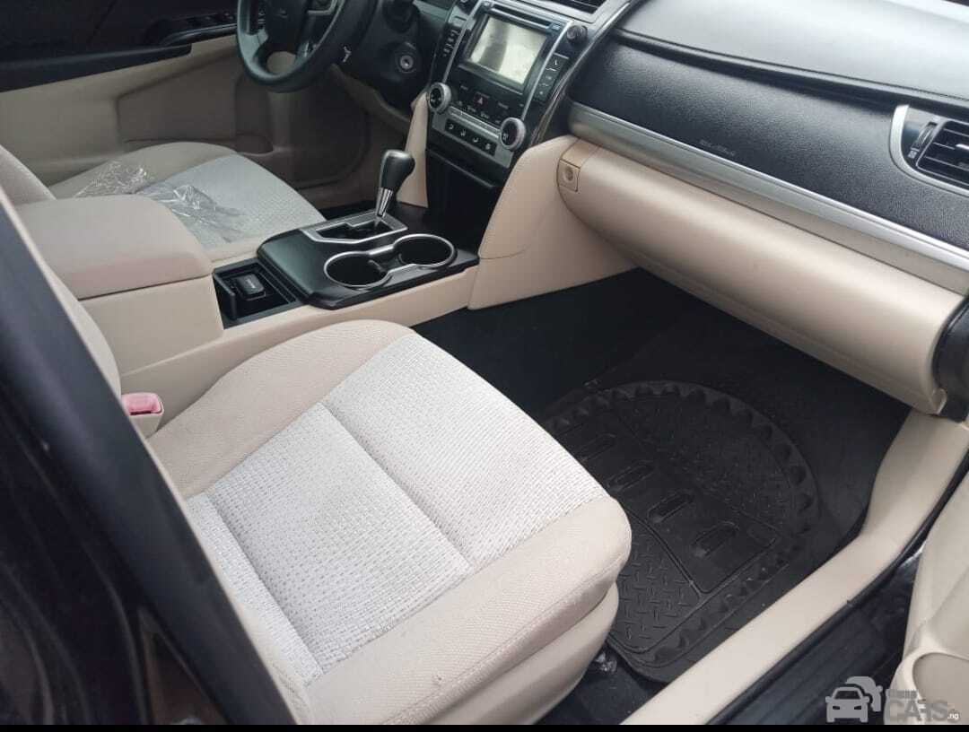 2012 Toyota Camry Le — Front seats