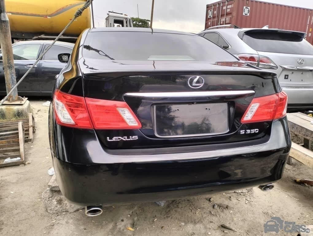 2010 Lexus ES350 — Side profile