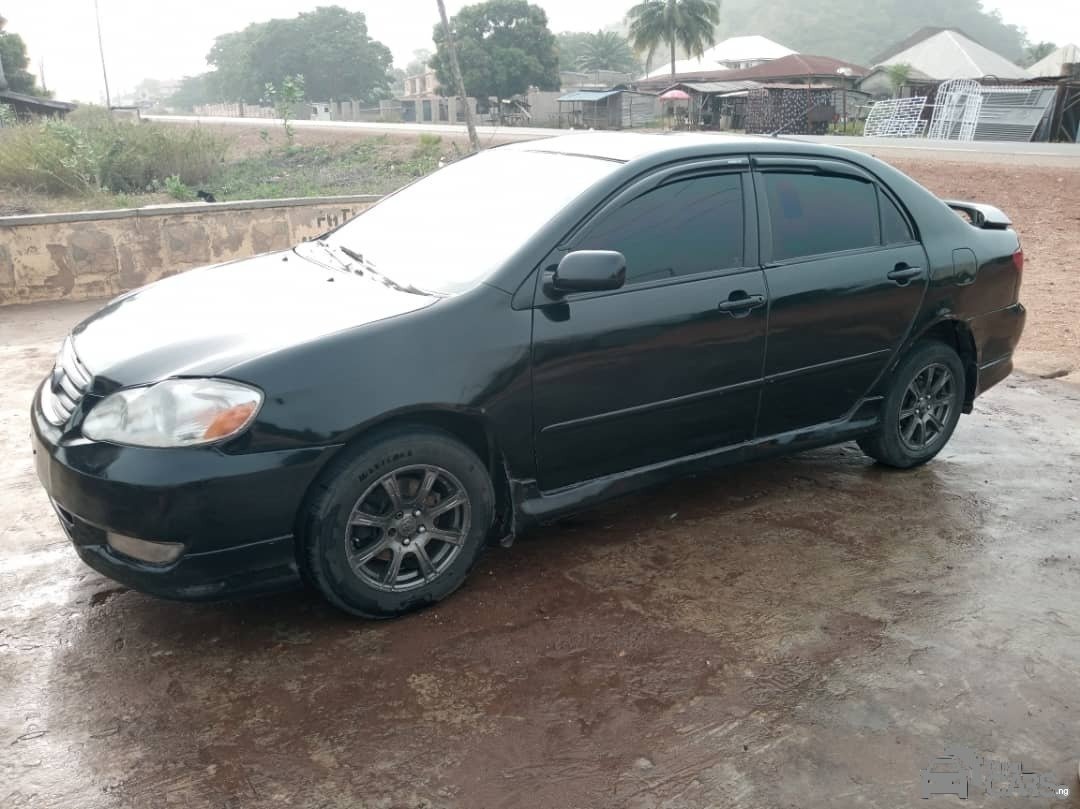 Toyota l Corolla — Side profile
