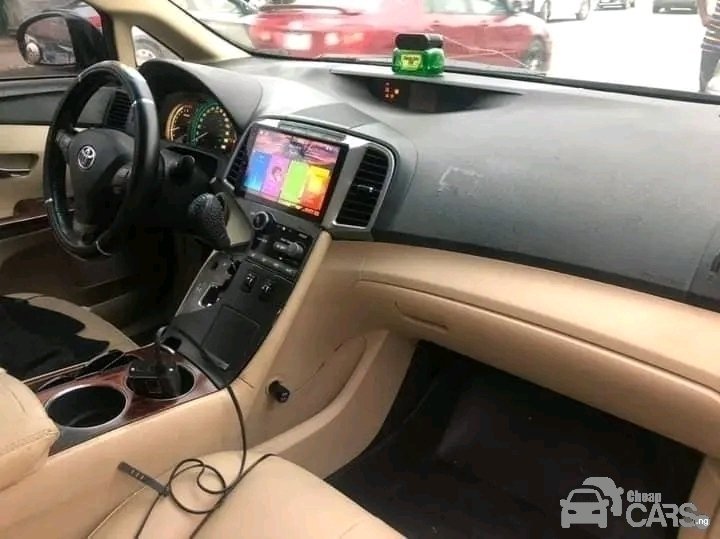 2010 Toyota Venza — Front seats
