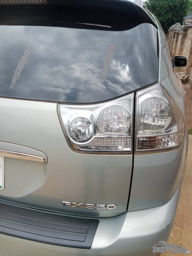 Lexus 350 Suv — Rear seats