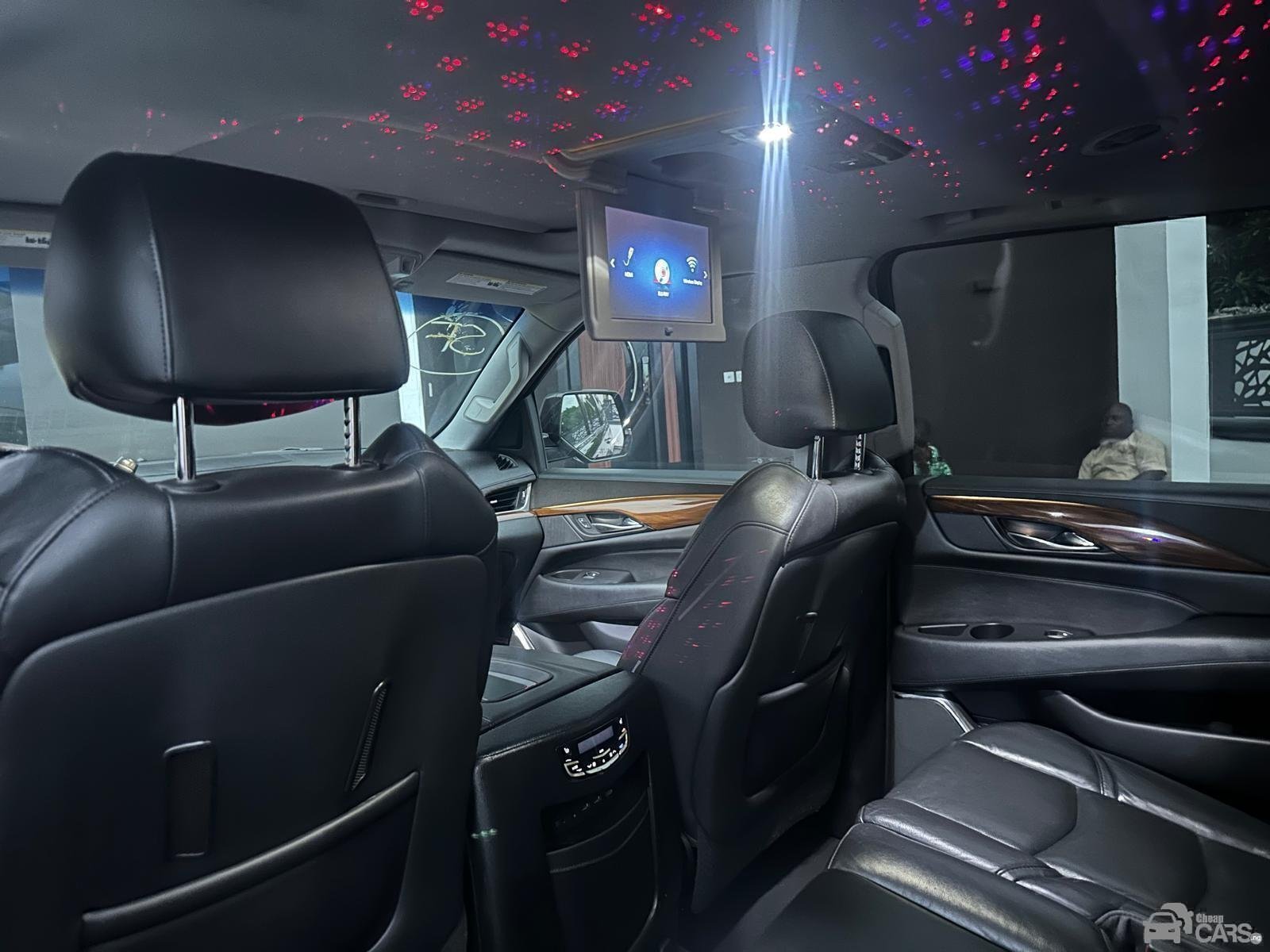 2018 Cadillac Escalade Fully — Rear 3/4