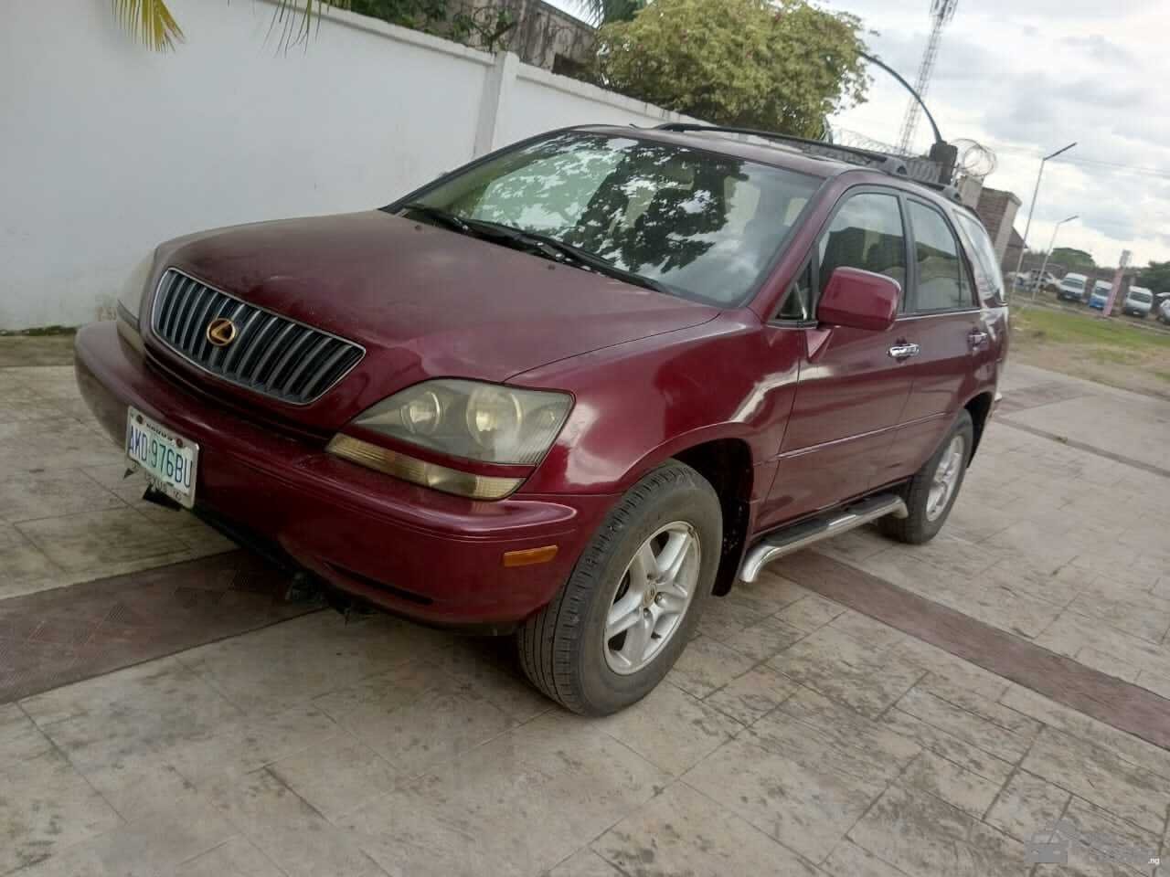 Lexus I on — Side profile