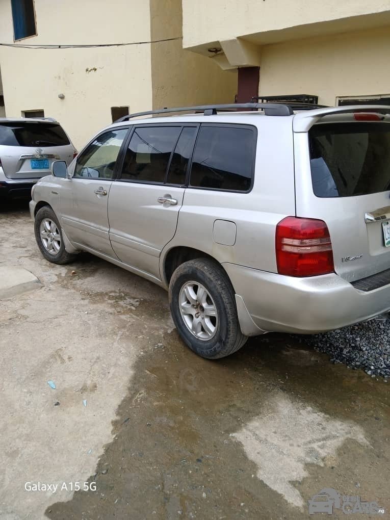 Toyota Highlander 05 — Rear 3/4