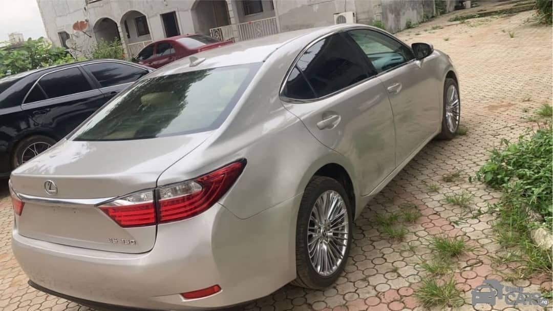 2014 Lexus ES350 — Side profile