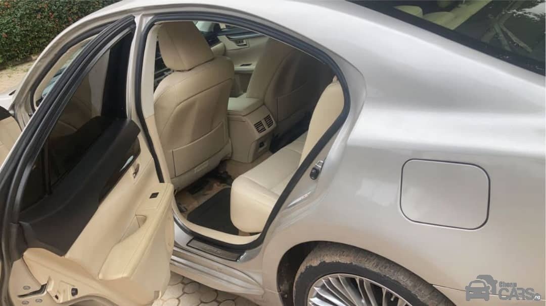 2014 Lexus ES350 — Rear 3/4
