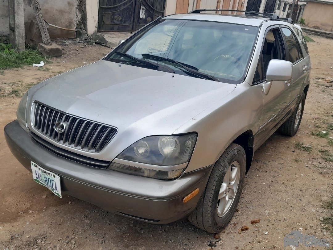 2000 Lexus RX300 — Side profile