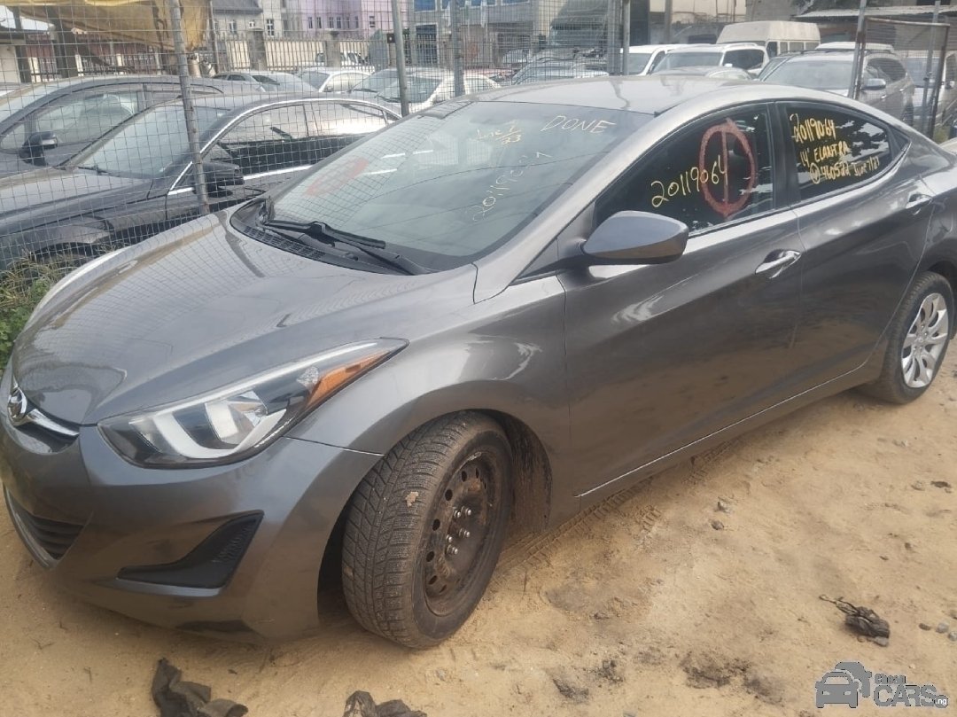 2014 Hyundai Elentra — Side profile