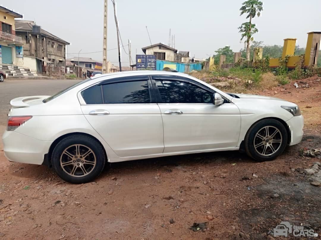 Honda Accord 08 — Front seats