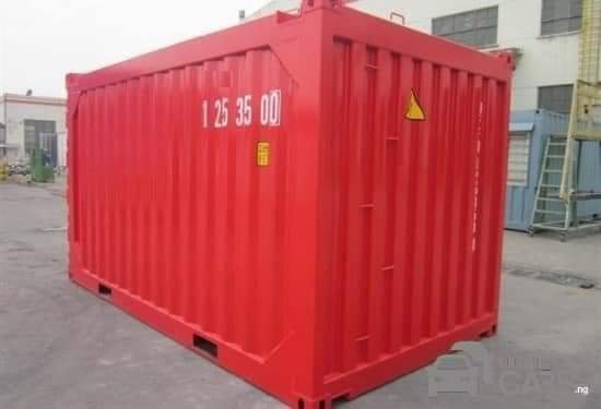 Box Truck 15ft empty — Rear 3/4